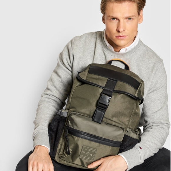 TOMMY HILFIGER MOCHILA SIGNATURE FLAP BACKPACK BNWT LtdEd SO $200 1 LEFT - Picture 1 of 16